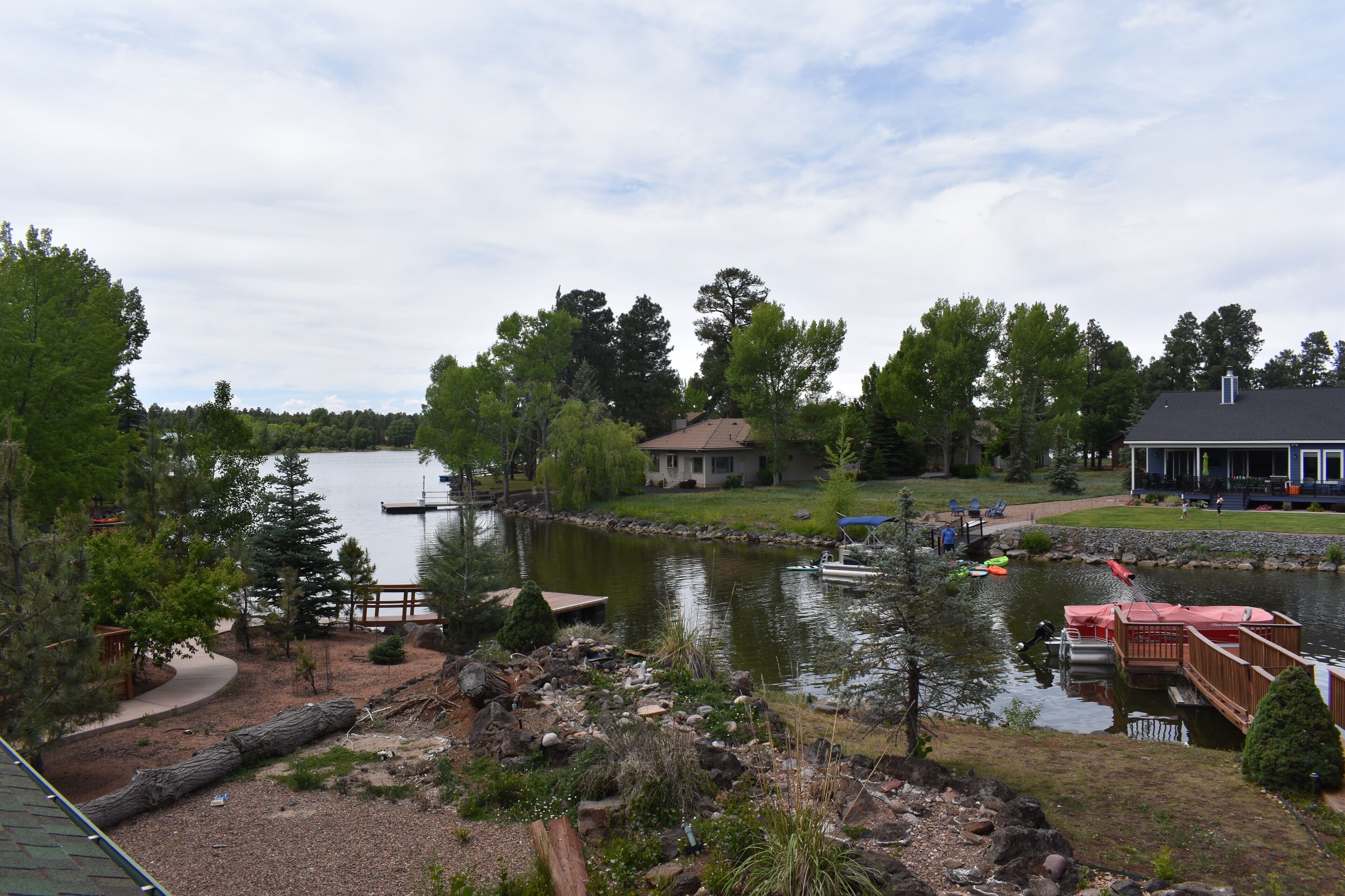 Lakefront cabin. Free Kayaks!
