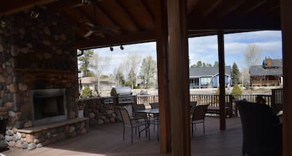 Cozy and lakefront cabin on Rainbow lake, large fenced deck and 2 grills!!!