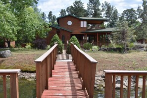 Property grounds - Cozy and lakefront cabin on Rainbow lake, large fenced deck and 2 grills!!! (Pinetop-Lakeside)