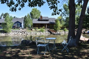 Exterior - Cozy and lakefront cabin on Rainbow lake, large fenced deck and 2 grills!!! (Pinetop-Lakeside)