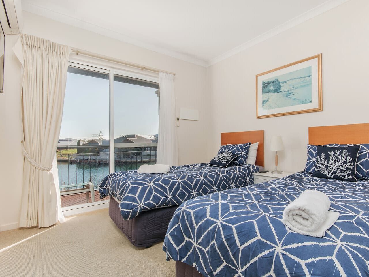 3 bedrooms, iron/ironing board, WiFi (free), bed sheets