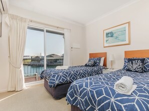 3 عدّة غرف نوم ومكواة/لوح كي وواي فاي مجانًا وملاءات أسرّة