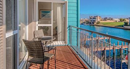 Waters Edge Apartment with Jetty