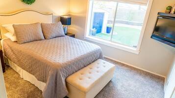 3 bedrooms, desk, iron/ironing board, travel cot