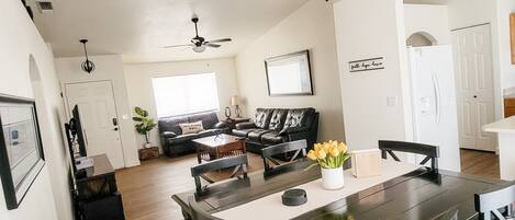 スマートテレビ、書庫、ステレオ