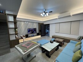 Desk, blackout drapes, free WiFi, bed sheets