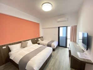 Triple Room | Desk, blackout drapes, free WiFi, bed sheets - Hualai Hujia Homestay (Magong)