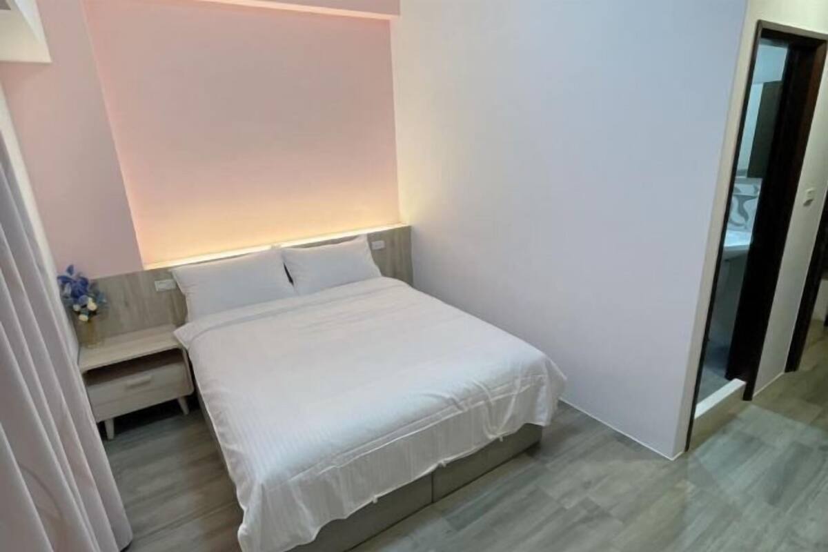 Desk, blackout drapes, WiFi (free), bed sheets