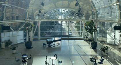 Skywalk Access, By Lucas Oil Stadium, King Beds, WiFi, Pets Ok