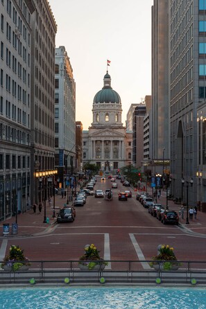 Point of interest - Skywalk Access, By Lucas Oil Stadium, King Beds, WiFi, Pets Ok (Indianapolis)