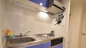 Apartment (101) | Private kitchen | Fridge, microwave, cookware/dishes/utensils - Alphabed Okayama Sennitimae101 (Okayama)