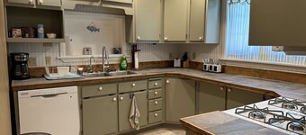 Large,3 Bdrm, Lake View/Access Home w/ Rustic/Modern Charm, Resort Amenities