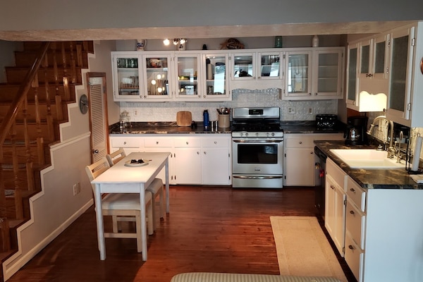 Kylskåp, mikrovågsugn, ugn och spishäll