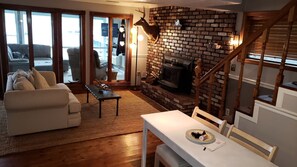 Smart TV, fireplace, video games, DVD player - Lakefront 3BR Retreat Stunning Views & Serenity" (Camdenton)