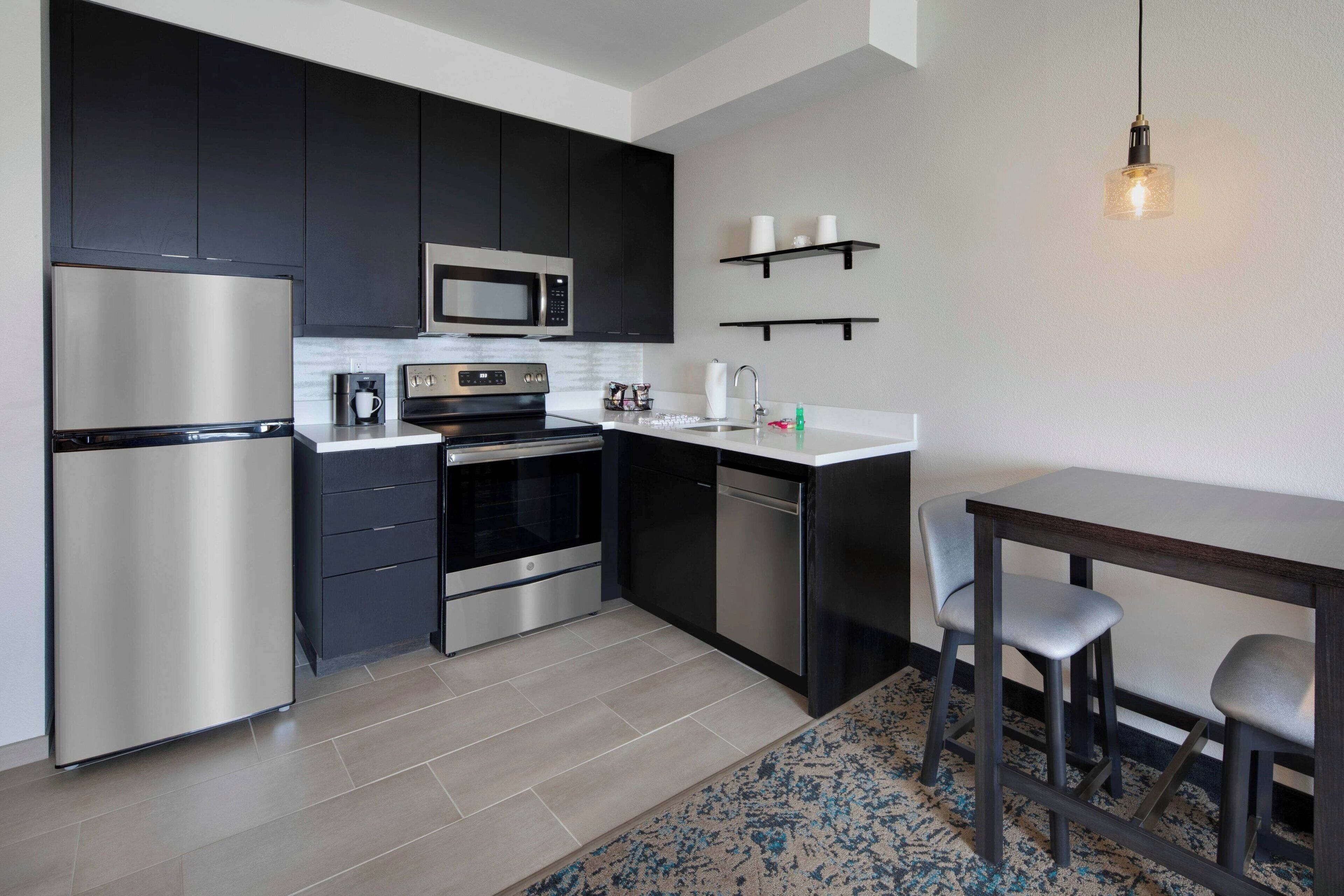 1 bedroom, down duvets, desk, laptop workspace