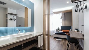 Suite, 1 King-Bett | Badezimmer