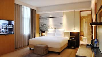 Deluxe Room, 1 King Bed, Balcony, Garden View | Premium bedding, down comforters, pillowtop beds, minibar