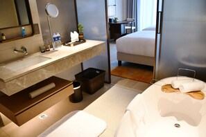 Combined shower/tub, eco-friendly toiletries, hair dryer, towels - Pullman Yueyang Hotel (Yueyang)
