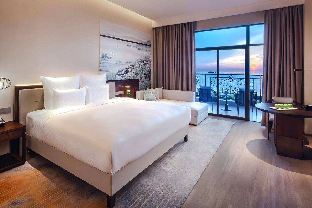 Ropa de cama de alta calidad, edredón, camas con pillow-top y minibar