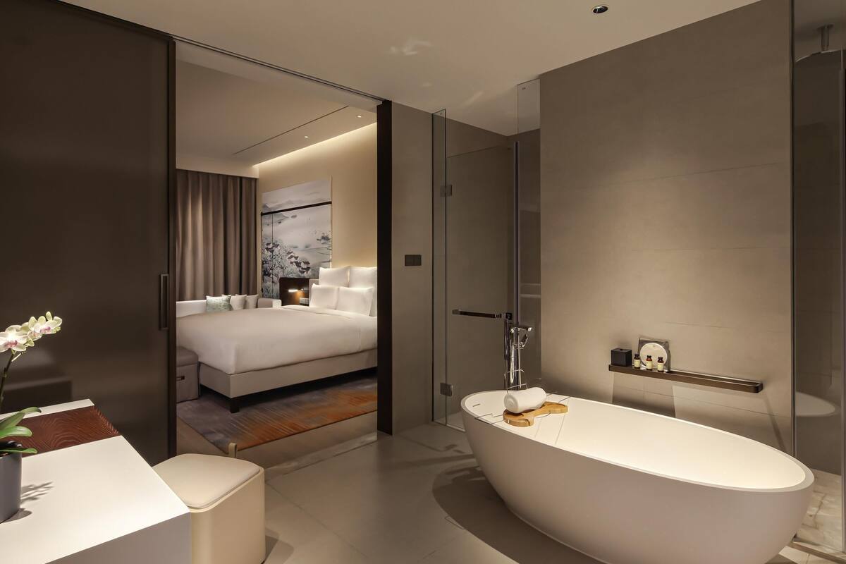 Habitación superior, 2 camas individuales | Ropa de cama de alta calidad, edredón, camas con pillow-top y minibar