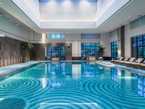 Indendørs pool, sæsonbestemt udendørs pool