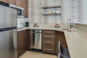 Estudio, 1 cama de matrimonio grande con sofá cama | Cocina privada | Frigorífico grande, placa de cocina, lavavajillas y cafetera o tetera