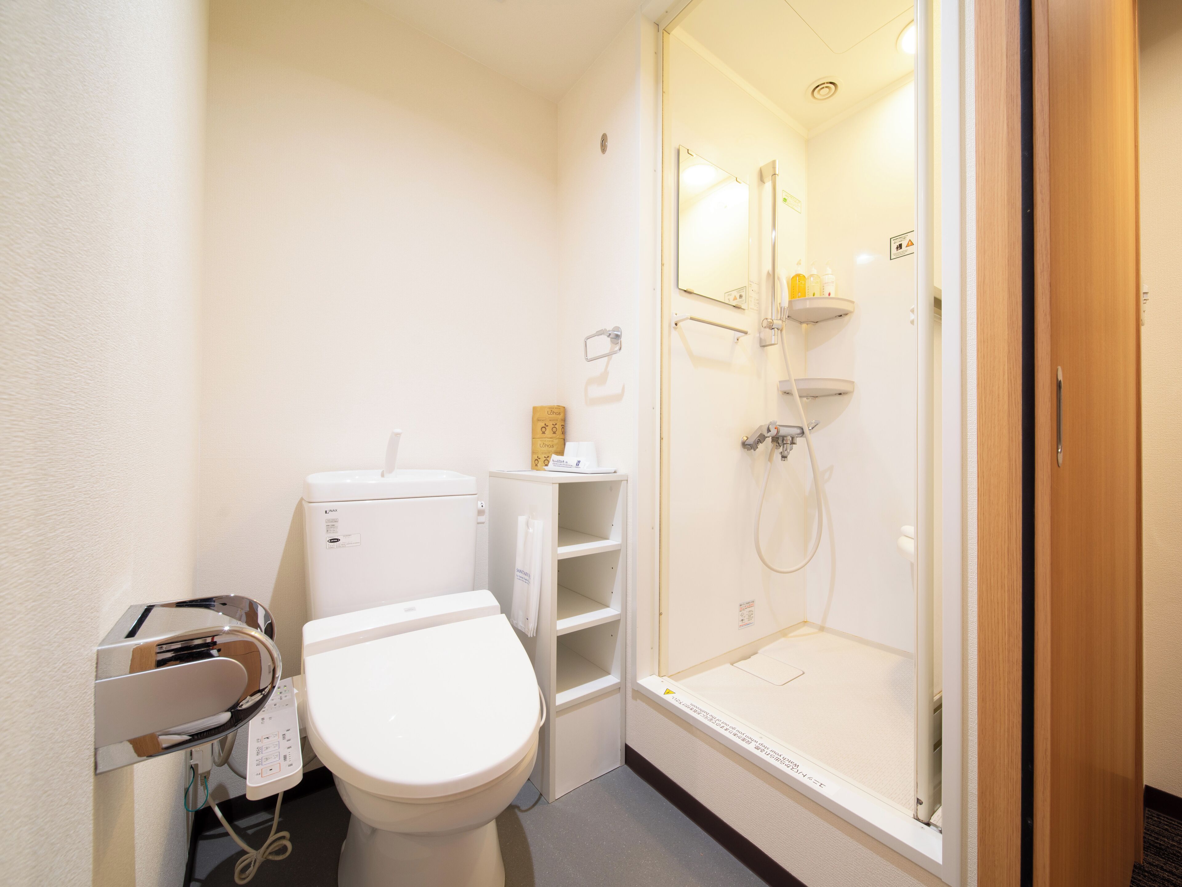 1 bedroom, desk, free wifi, bed sheets