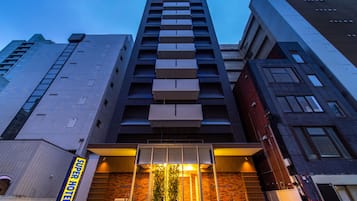 住宿正面 (夜晚)