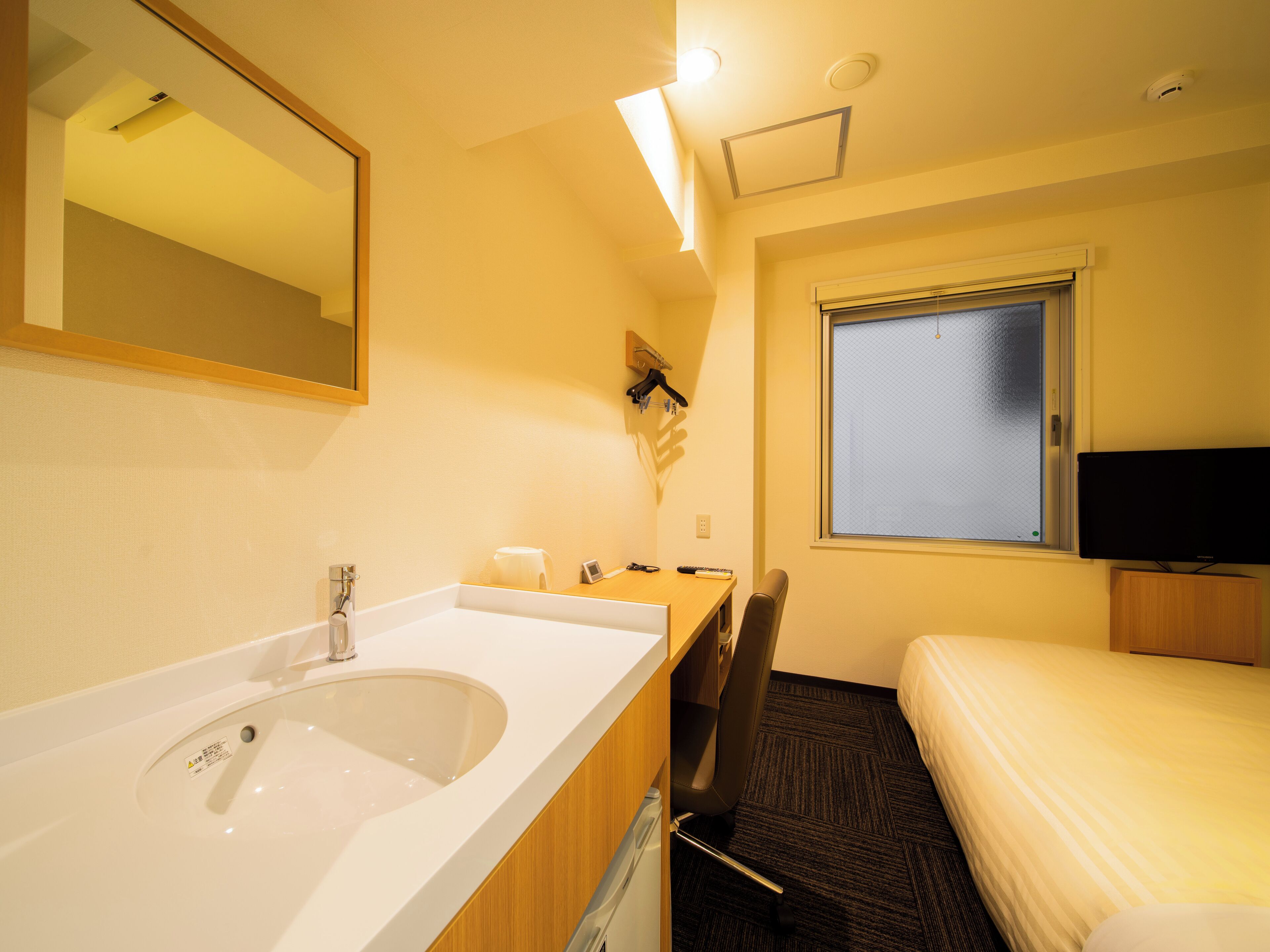 1 bedroom, desk, free wifi, bed sheets