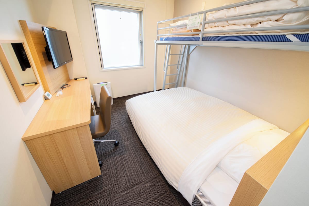 1 bedroom, desk, free WiFi, bed sheets
