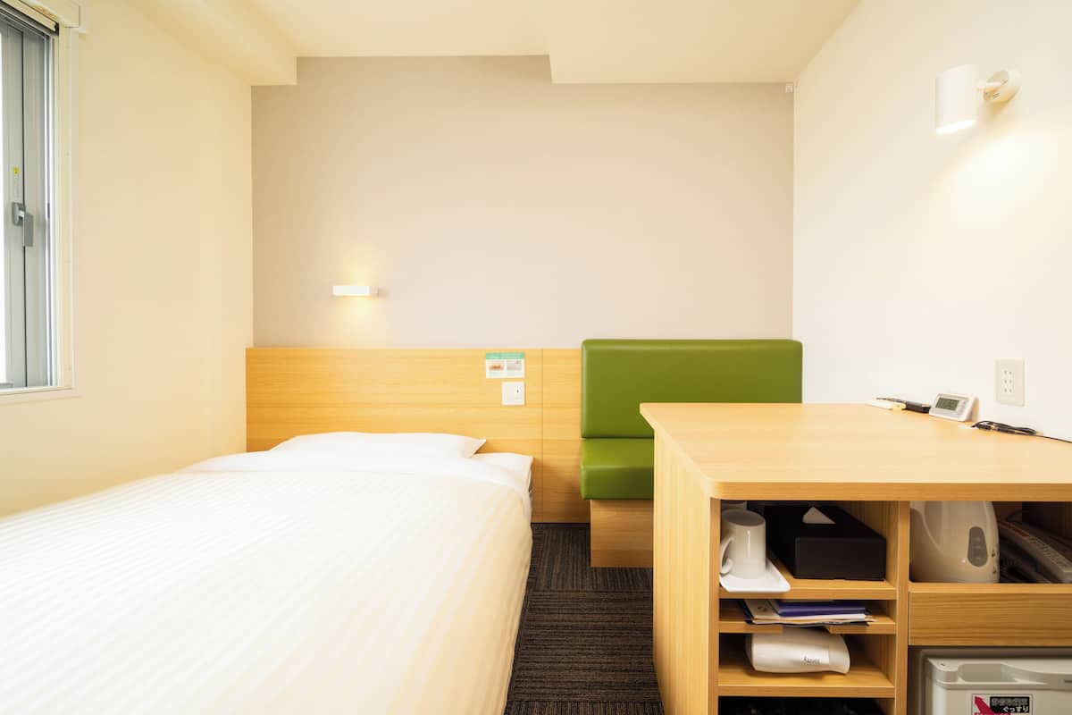 1 bedroom, desk, free WiFi, bed sheets