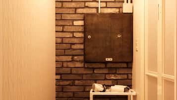Apartment, 1 Bedroom (101) | Bathroom amenities | Free toiletries, hair dryer, slippers, bidet