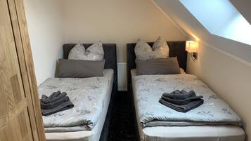 Basic Apartment | 1 bedroom, desk, laptop workspace, blackout drapes