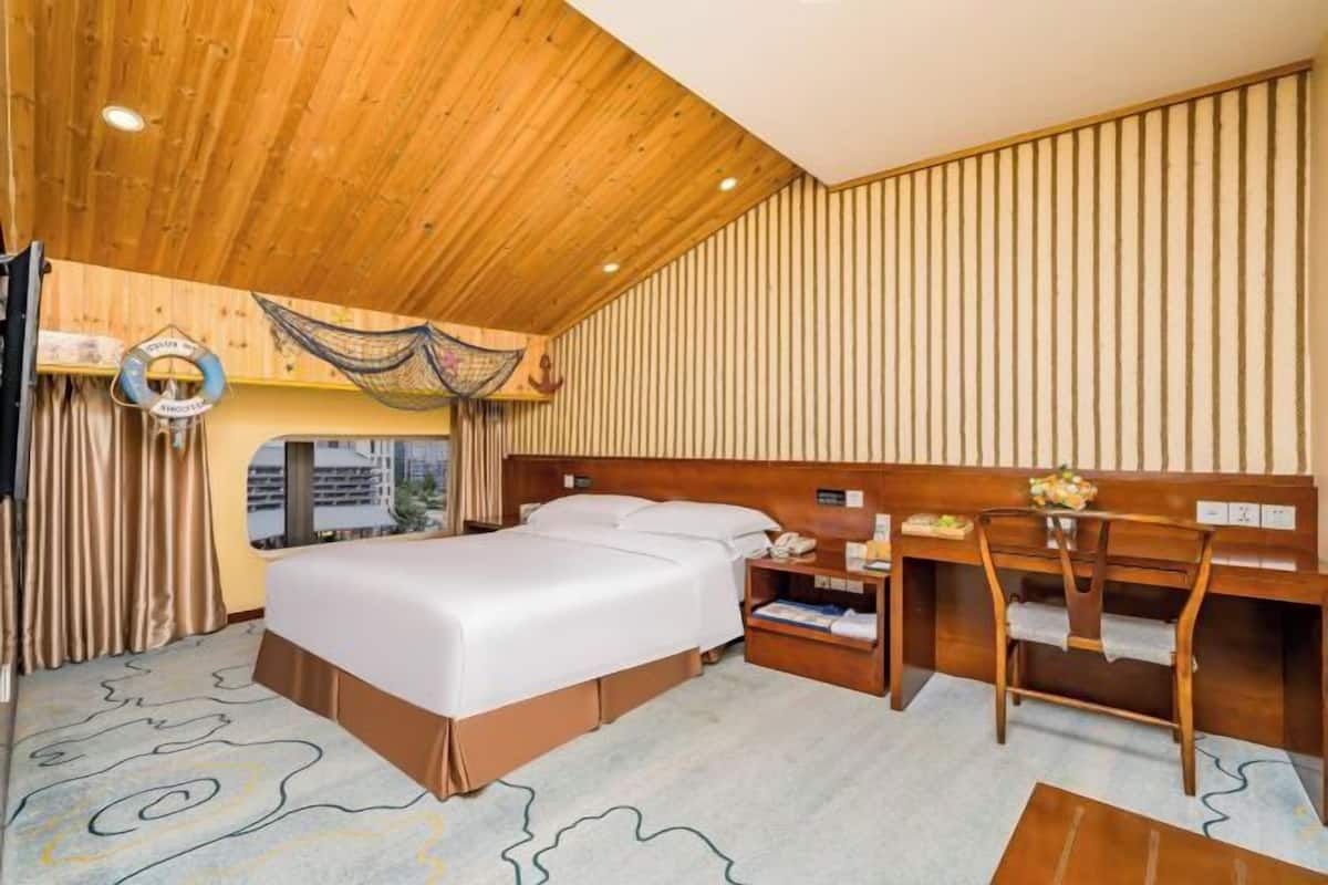 1 bedroom, individually decorated, individually furnished, desk