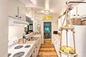 Fridge, microwave, stovetop, dishwasher - Upscale Rustic Duplex on Stream, Near Blowing Rock (Blowing Rock)