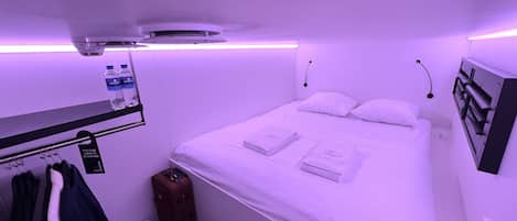 Quarto casal, banheiro compartilhado | Wi-Fi de cortesia, roupa de cama