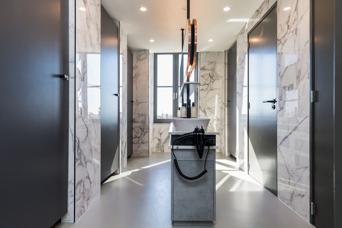 Cube Shared Bathroom
