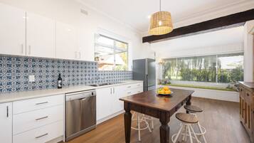 Ấm điện, tủ đông