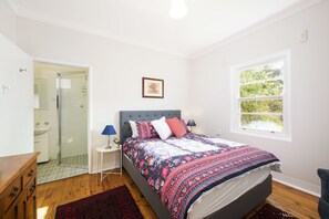 Down duvets, iron/ironing board, bed sheets - Heaton Cottage Mudgee (Mudgee)