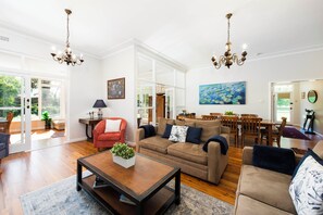 Cottage | Living area