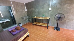 Studio Twin Room | Escritorio, wifi gratis y ropa de cama 