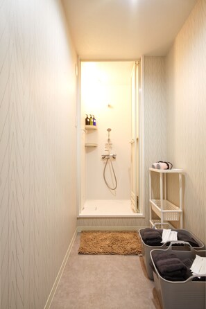 Shower, free toiletries, hair dryer, slippers - Guest house Re-worth Joshin1 (Nagoya)