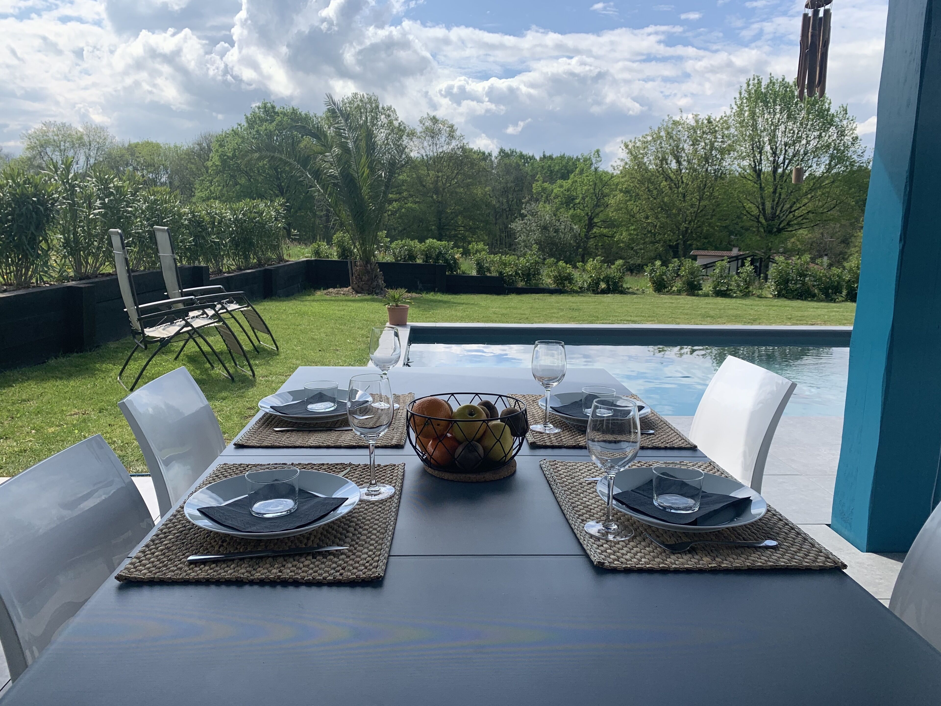 屋外ダイニングエリア