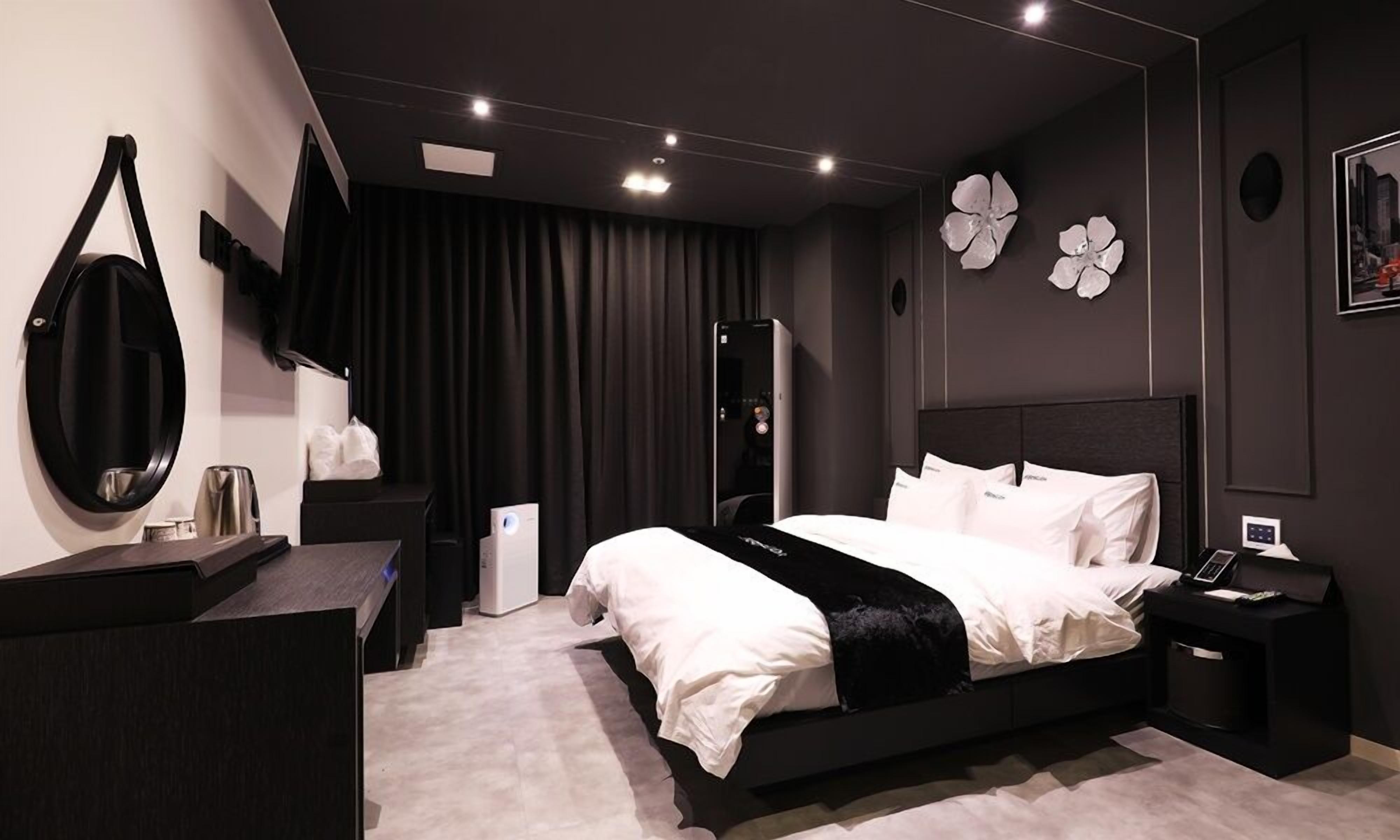 [15:00 Check-In, 15:00 Check-Out] Room Assigned at Check-in