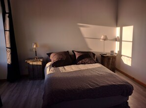 3 bedrooms, iron/ironing board, bed sheets - Terrasse Plein SUD ET AIR LE Plus PUR DE France (Campagnac)