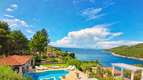Stone House Villa Poplat – Private 7BR Estate with Sea-Water Pool, 50m to Sea