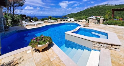 Grandiose villa de piedra dálmata con apartamentos, piscina, jacuzzi, sauna