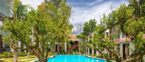 Outdoor pool, open 6:00 AM to 6:00 PM, pool loungers