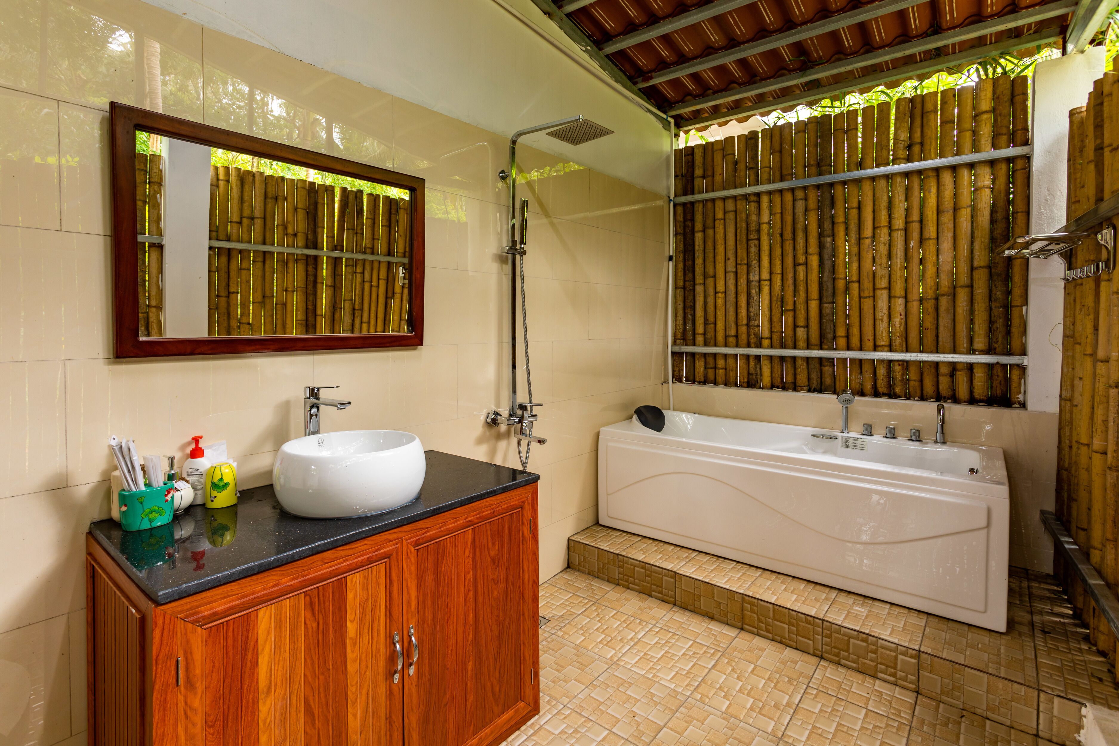 deluxe family room | private spa tub