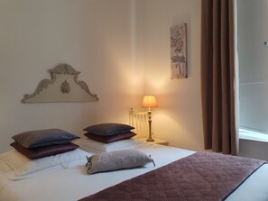 1 chambre, fer et planche à repasser, Wi-Fi gratuit, draps fournis